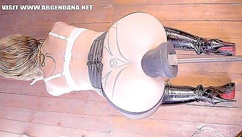 Anal Slut Takes Huge Fucking Machine In The Ass