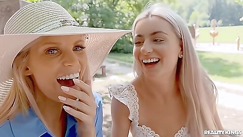 Candee Licious And Emilly Bellex Roomm